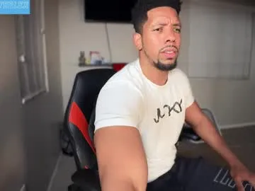 sweetsour18 – webcam model profile photo Image 3