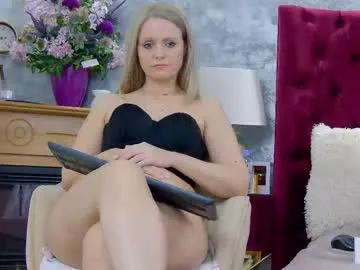 EmilyHart – webcam model profile photo Image 4