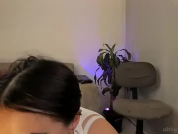 mae_nathan – webcam model profile photo Image 19