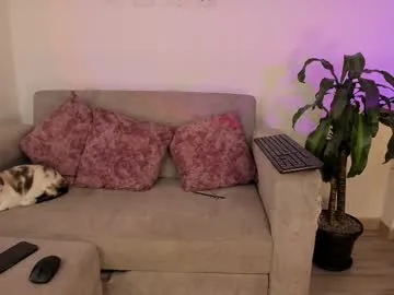 mae_nathan – webcam model profile photo Image 6