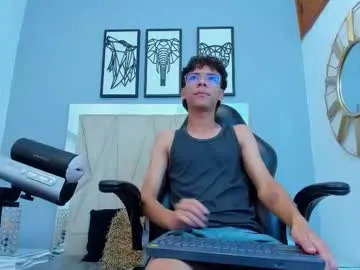 AdelinaLuuna – webcam model profile photo Image 4