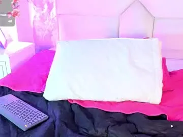 Andrea – webcam model profile photo Image 8