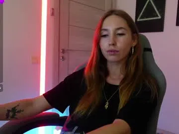 JulieRoyal – webcam model profile photo Image 10