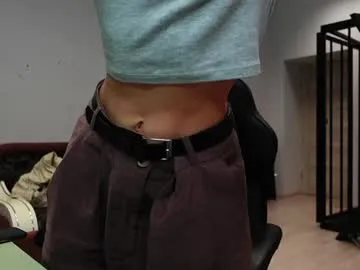 JulieRoyal – webcam model profile photo Image 12