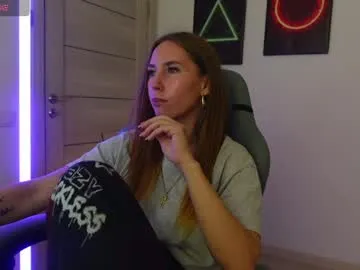 JulieRoyal – webcam model profile photo Image 14