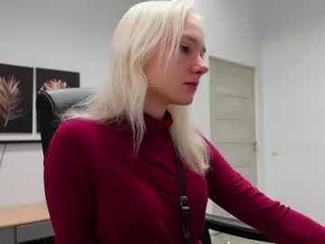 JulieRoyal – webcam model profile photo Image 16