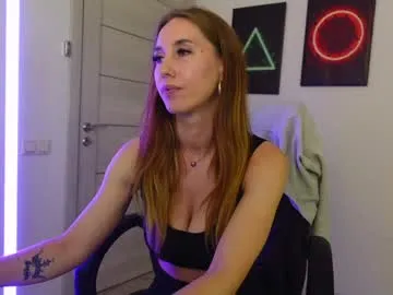 JulieRoyal – webcam model profile photo Image 2