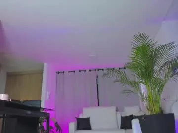 mae_nathan – webcam model profile photo Image 11