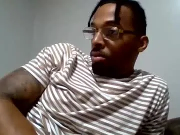 Elie – webcam model profile photo Image 18