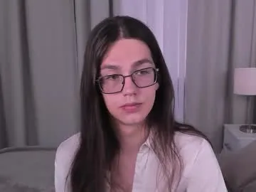 LeahReel – webcam model profile photo Image 10