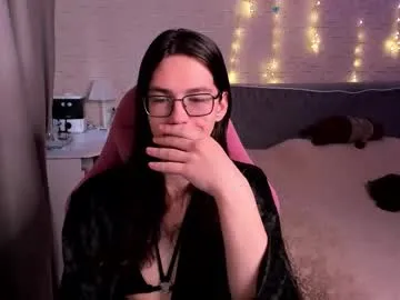 LeahReel – webcam model profile photo Image 13