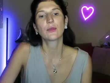 alianna_solo_kiss Image 16