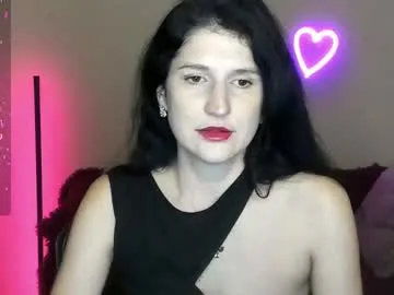 alianna_solo_kiss Image 4