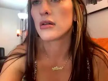 LesleyRed – webcam model profile photo Image 3