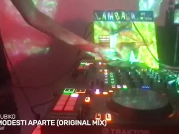 indiandesiguys2023 – webcam model profile photo Image 10