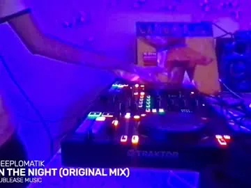 indiandesiguys2023 – webcam model profile photo Image 12