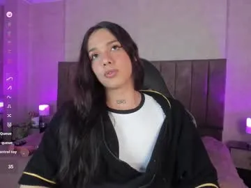 emilywarren296 – webcam model profile photo Image 15