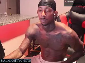 il_undercover – webcam model profile photo Image 4