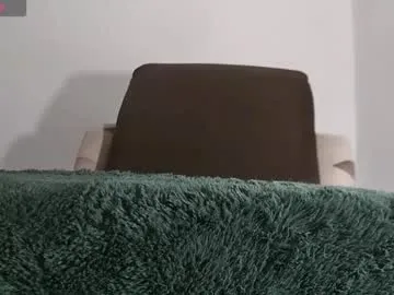 mae_nathan – webcam model profile photo Image 3