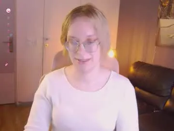 KiaraCold – webcam model profile photo Image 4