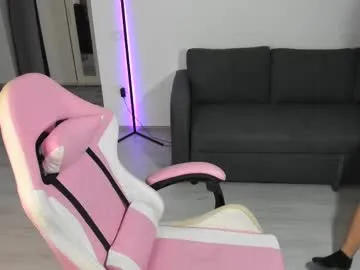 mae_nathan – webcam model profile photo Image 11