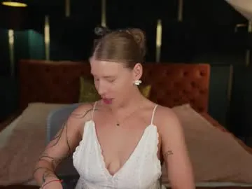 KiaraCold – webcam model profile photo Image 16