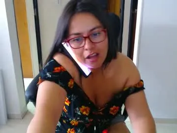 Demi – webcam model profile photo Image 19