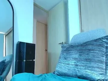 iamsomeone1234 – webcam model profile photo Image 13