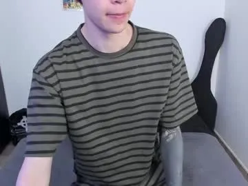 Carine – webcam model profile photo Image 17