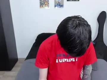 Carine – webcam model profile photo Image 2