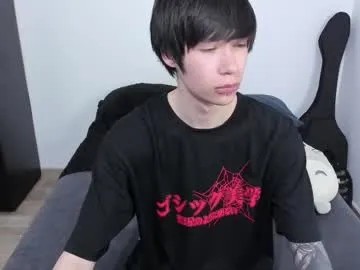 Carine – webcam model profile photo Image 3