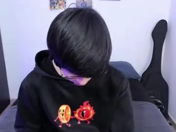 Carine – webcam model profile photo Image 4