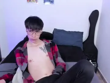 Carine – webcam model profile photo Image 5