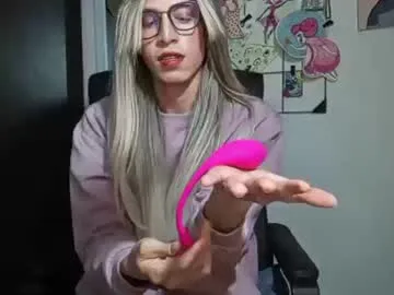 LillySaen – webcam model profile photo Image 4