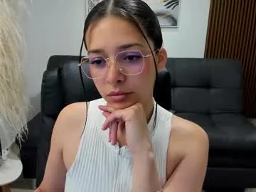 MiaRosey – webcam model profile photo Image 6