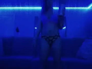 poisonflowers – webcam model profile photo Image 2