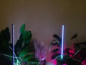 Jennifer – webcam model profile photo Image 8