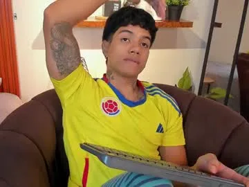 mae_nathan – webcam model profile photo Image 12