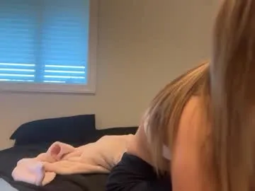 Raisa – webcam model profile photo Image 3