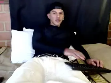 iamsomeone1234 – webcam model profile photo Image 9