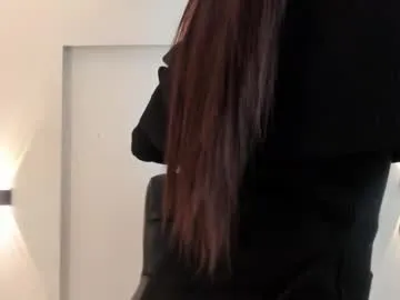 mae_nathan – webcam model profile photo Image 13