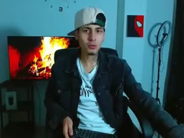 emilywarren296 – webcam model profile photo Image 4