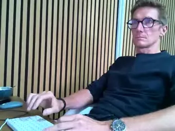 iamsomeone1234 – webcam model profile photo Image 18