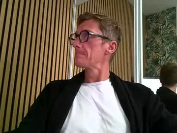 iamsomeone1234 – webcam model profile photo Image 3