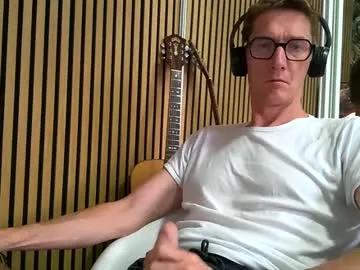 iamsomeone1234 – webcam model profile photo Image 9