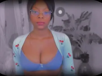 EmilyHart – webcam model profile photo Image 18