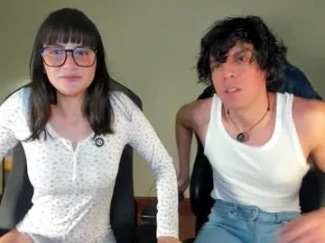 Carine – webcam model profile photo Image 9