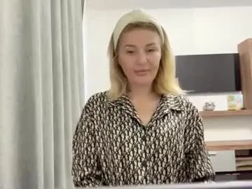 lolaa_darling – webcam model profile photo Image 14