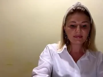 lolaa_darling – webcam model profile photo Image 4