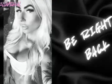 ViviennePower – webcam model profile photo Image 12